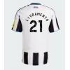 Camiseta Newcastle United Tino Livramento #21 Primera Equipación Replica 2025-26 mangas cortas